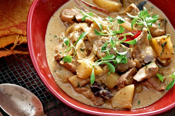 Chicken massaman curry (Massaman gai)