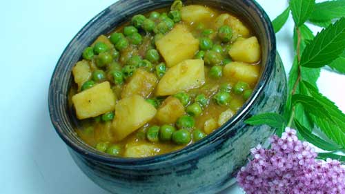 How to make Aloo Matar (Potatoes with Peas) – Indian Cuisine