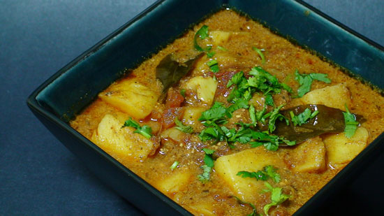 Potatoes in Creamy Yogurt Sauce (Dahi Wale Aloo)