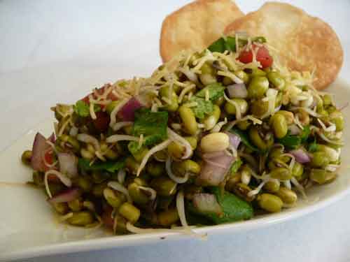 Sprouted Mung Bhel Chaat – Healthy Salad
