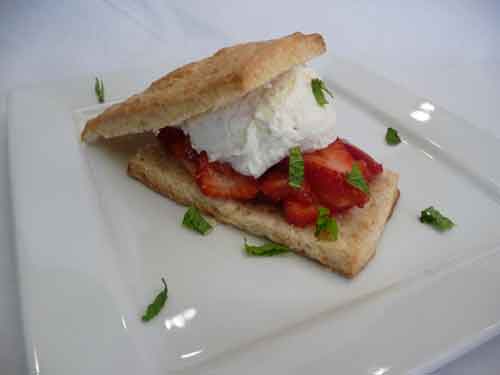 Strawberry Shortcake (Eggless Dessert)