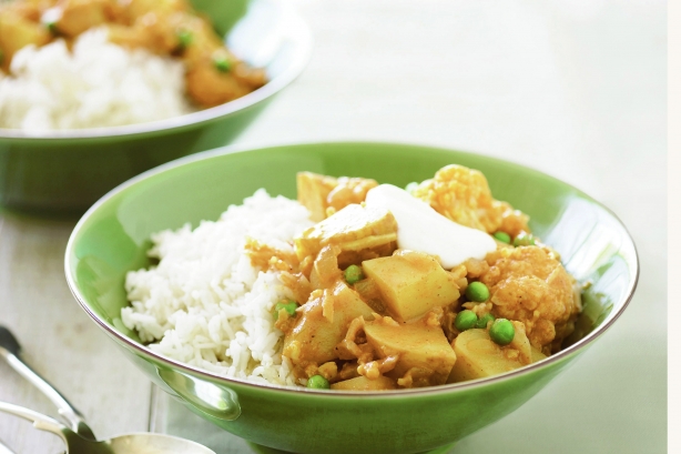 Potato, pea and cauliflower curry
