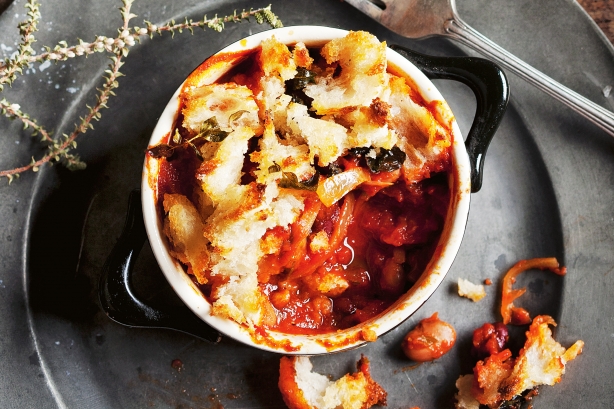 Easy tomato and bean pots