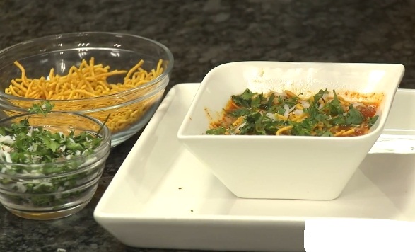 INDIAN CHOPSUEY SEV TAMATO NU SHAAK