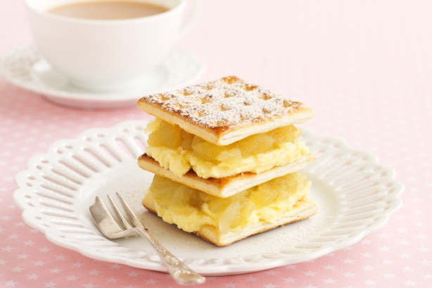 Apple & custard creams