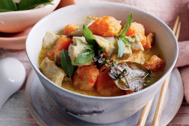 Cambodian chicken curry (Samlaa khaeng phet)