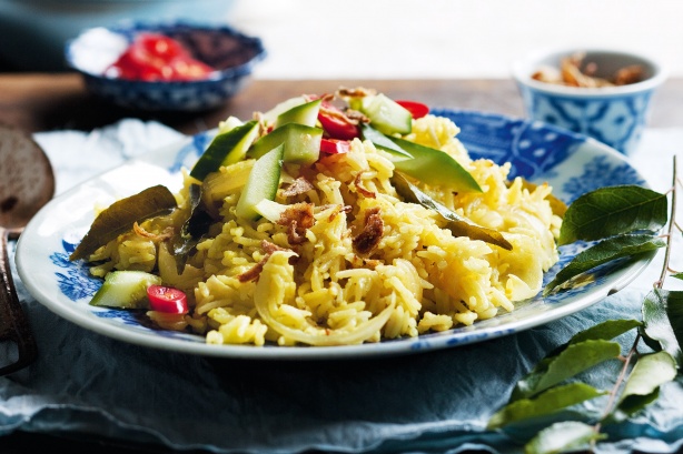 Coconut rice with curry leaves