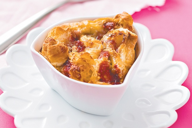 Baked eggs with croissants and jam