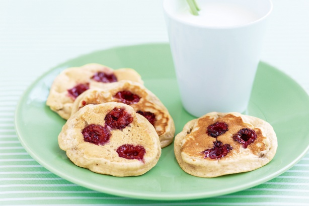 Banana raspberry pikelets