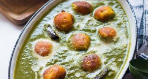 Paneer Koftas in Spinach Sauce ( Desi Khana)